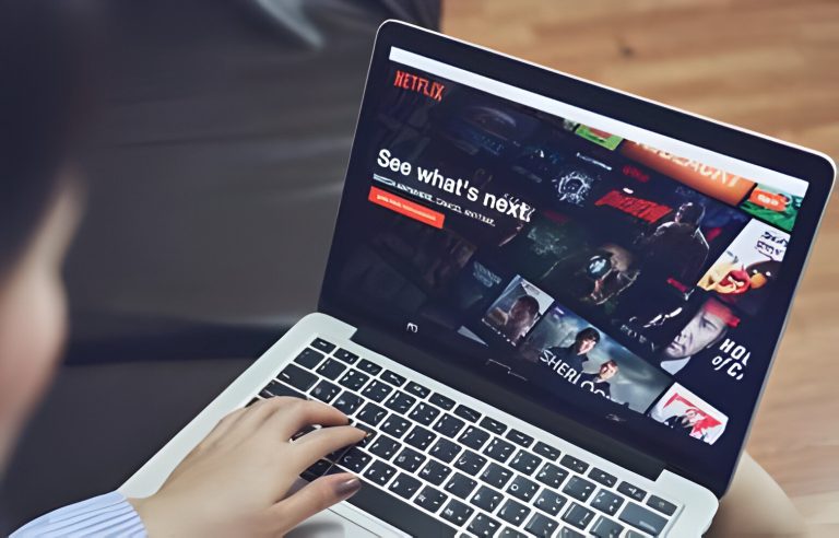 6 Proven Ways to Use Netflix When Traveling